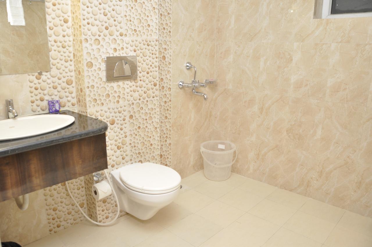 Hotel Dolphin Sambalpur Exterior foto